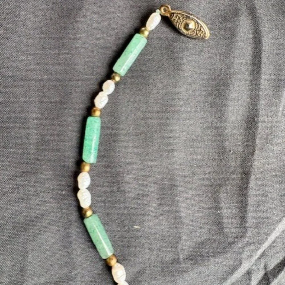 Vintage Faux Pearl and Green Stone Beaded Bracelet 7